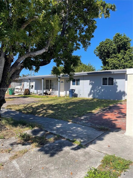 8441 SW 21st St, Miami, FL 33155