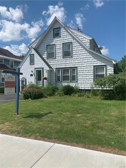 185 Searlwyn Rd, Syracuse, NY 13205