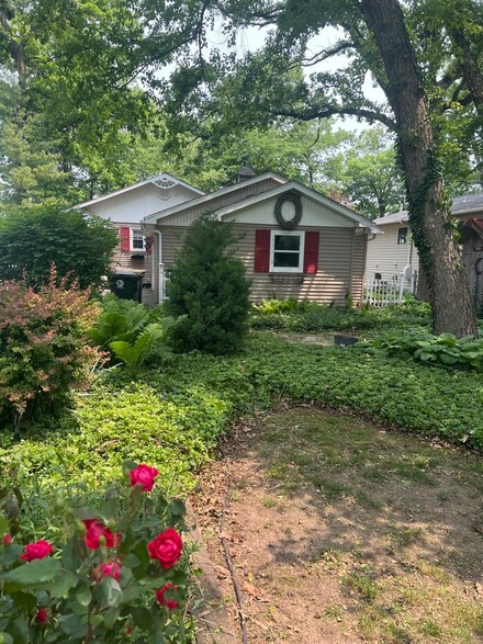 437 Holiday Dr, Somonauk, IL 60552