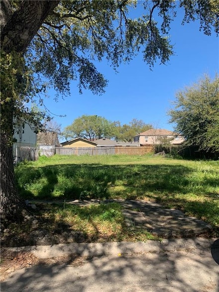 10331 Chevy Chase Dr, New Orleans, LA 70127