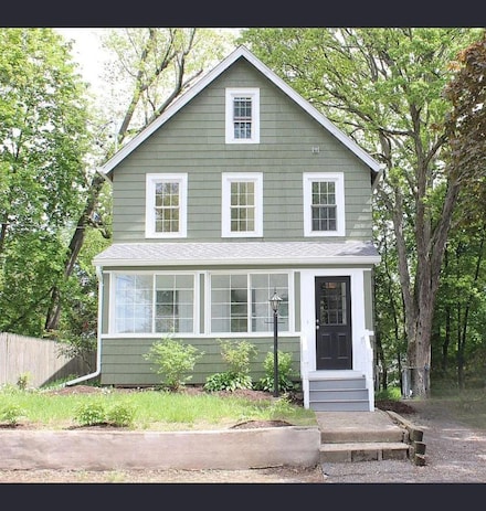 215 Henry St, Buchanan, NY 10511