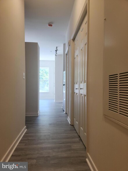 8045 Newell St Unit 105, Silver Spring, MD 20910
