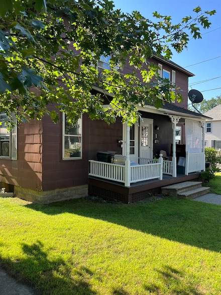 556 S Main St, Brattleboro, VT 05301