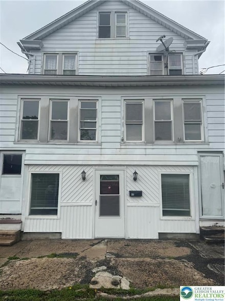 42 W Fell St, Summit Hill, PA 18250