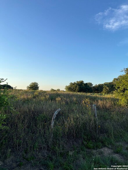 4925 Hardy Rd, Elmendorf, TX 78112