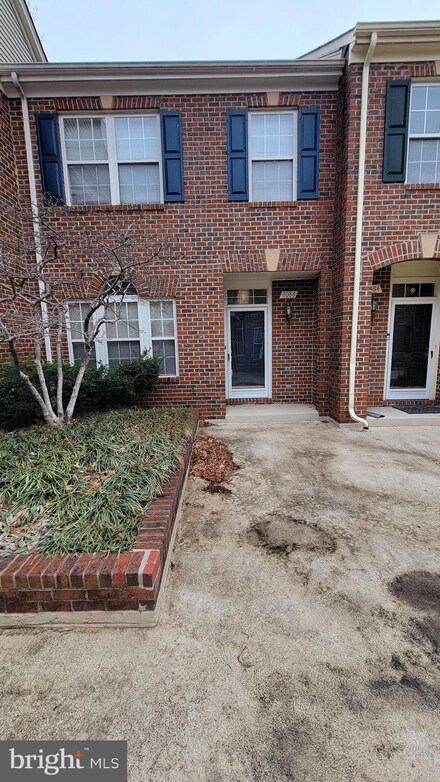 6086 Madison Pointe Ct, Falls Church, VA 22041