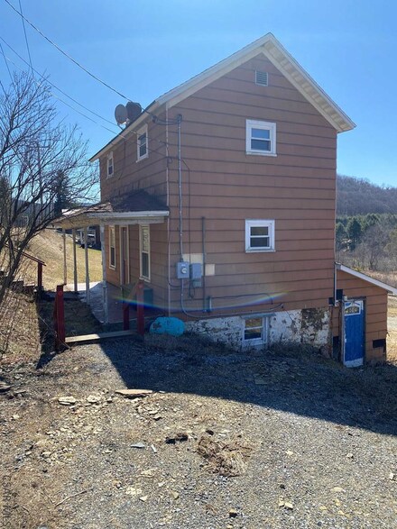 527 Nicktown Hill Rd, Northern Cambria, PA 15714