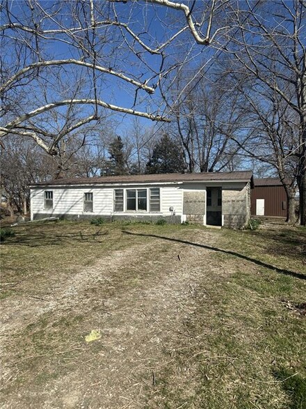 8675 County Road 392, Saint Joseph, MO 64505