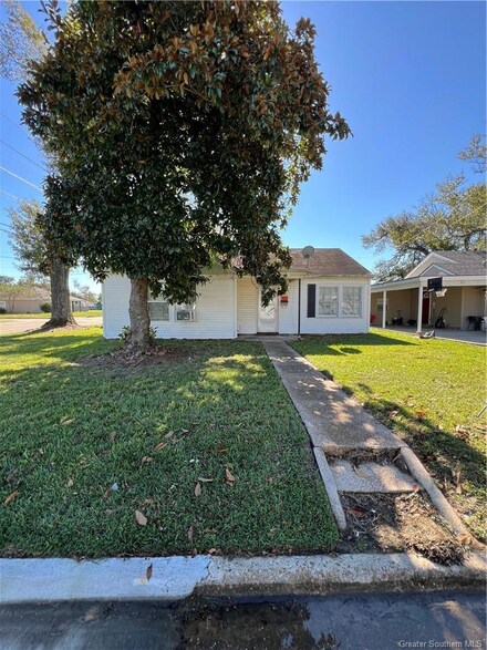 1012 Azalea St, Lake Charles, LA 70607