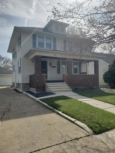 305 S Patterson St, Gibsonburg, OH 43431