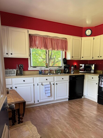 23510 9 Mile Rd, Reed City, MI 49677