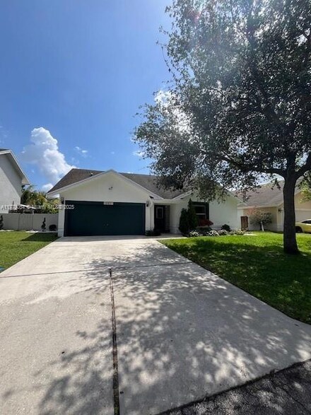 521 NW 207th Ave, Pembroke Pines, FL 33029