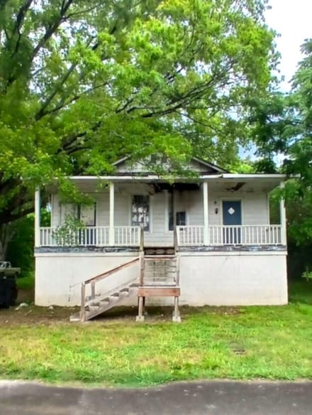 207 W 9th St, Chickamauga, GA 30707