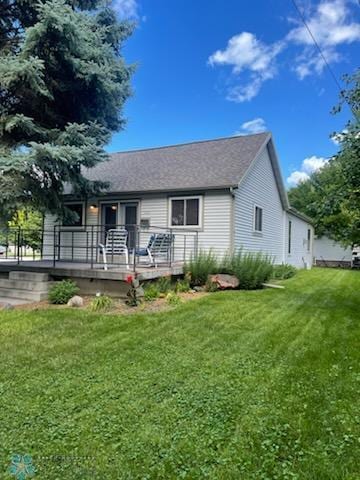 322 13th St N, Moorhead, MN 56560