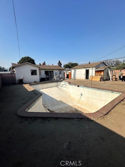 1226 E Elgenia Ave, West Covina, CA 91790