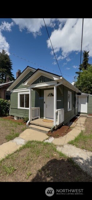2136 11th St, Bremerton, WA 98312