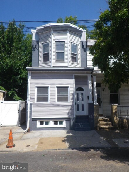 1111 Mechanic St, Camden, NJ 08104