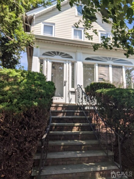 267 Laurel Ave, Kearny, NJ 07032