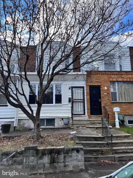 2642 S 62nd St, Philadelphia, PA 19142
