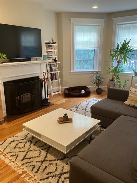 43 Linnaean St Unit 1, Cambridge, MA 02138