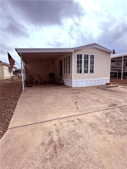 221 Harness Dr, Mission, TX 78574