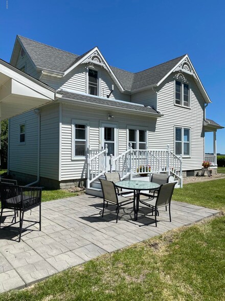 771 Eagle Ave, Reynolds, ND 58275