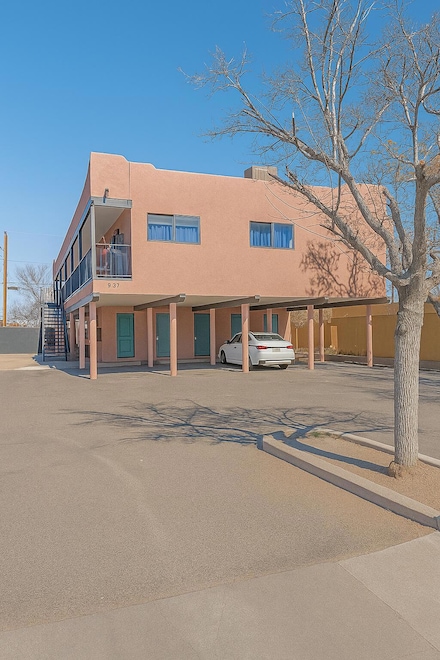 560 Aztec Rd NW, Albuquerque, NM 87107