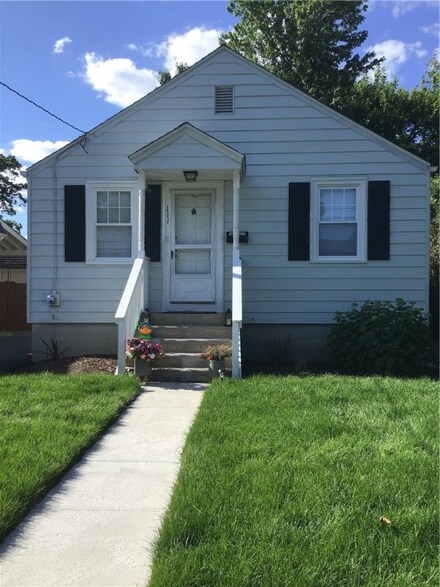 111 Fern St, Warwick, RI 02889