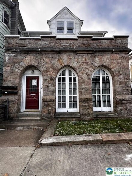 140 E Market St Unit 4, Williamstown, PA 17098