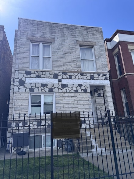 1940 N Pulaski Rd, Chicago, IL 60639