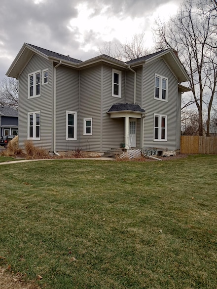 304 S Silver Lake St, Oconomowoc, WI 53066
