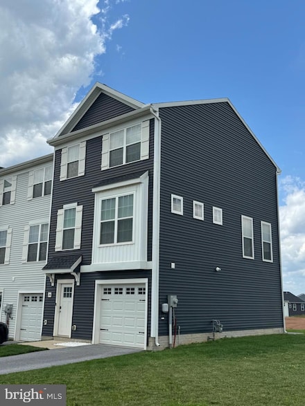 34 Hudson Blvd, Red Lion, PA 17356