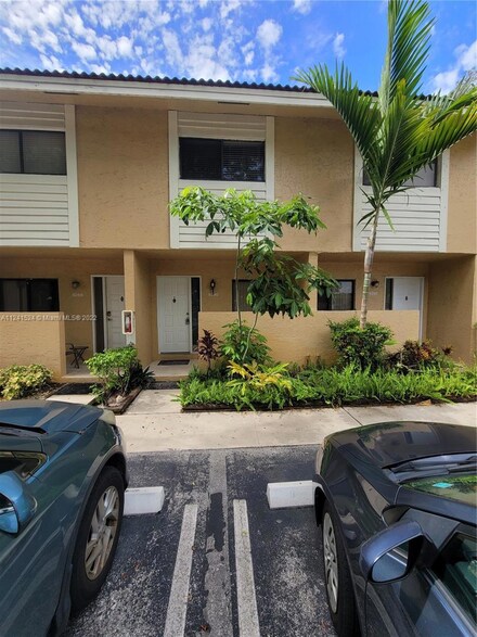 9290 NW 40th St, Coral Springs, FL 33065