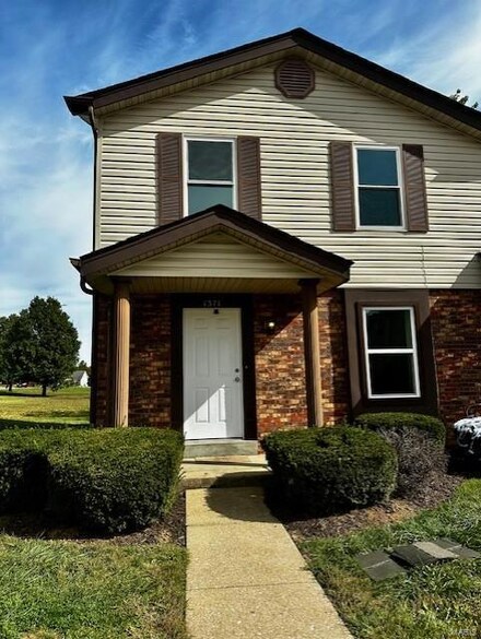1371 Summergate Pkwy, Saint Charles, MO 63303