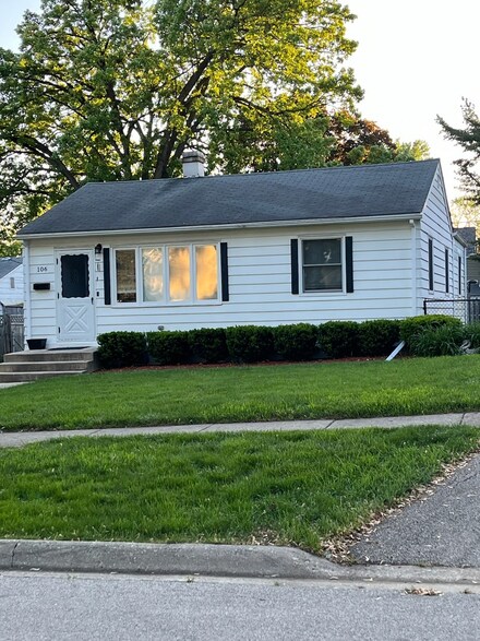 106 N Berteau Ave, Bartlett, IL 60103