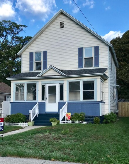 1328 Palmer Ave, Muskegon, MI 49441