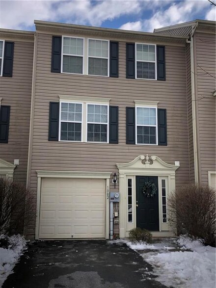 1082 Sparrow Way Unit 28, Breinigsville, PA 18031