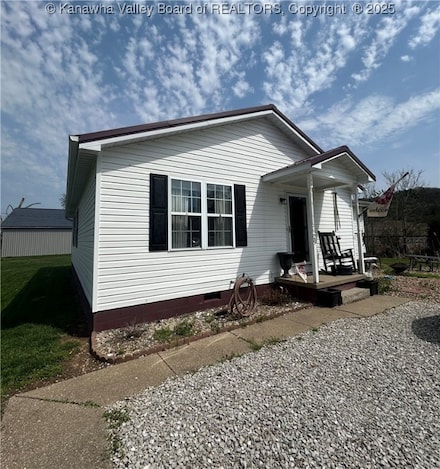 29 Palmer Ln, Buffalo, WV 25033