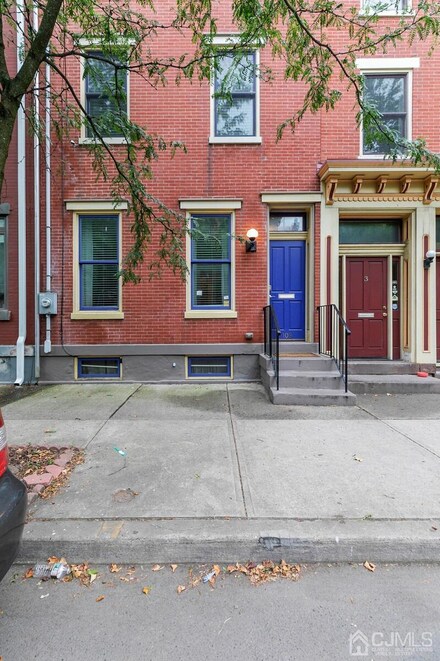 109 Centre St, Trenton, NJ 08611