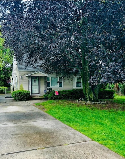 113 Edgeworth St, Valley Stream, NY 11581