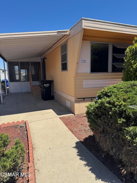 250 Farland Dr, Newbury Park, CA 91320
