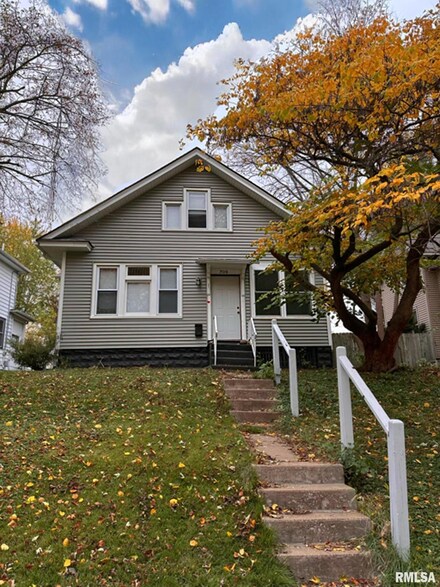 2018 N Myrtle St, Davenport, IA 52804