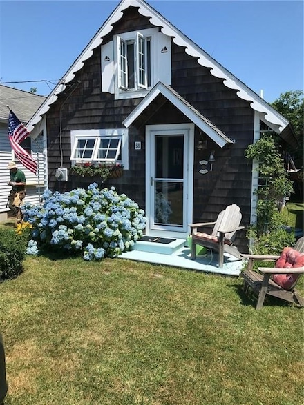 64 Burnside Ave, Narragansett, RI 02882