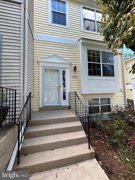 5984 Bridgetown Ct Unit 114, Burke, VA 22015
