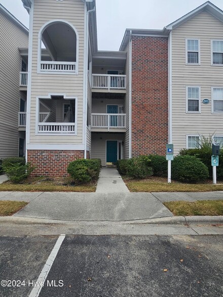 809 March Ct Unit F, Wilmington, NC 28405