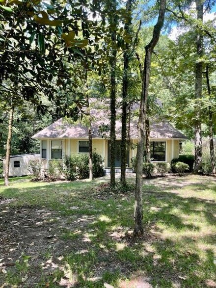 5 Melanie Ln, Eufaula, AL 36027