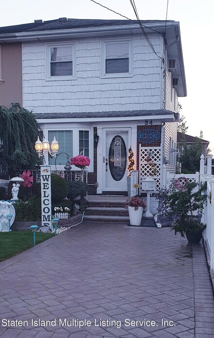 34 Slater Blvd, Staten Island, NY 10305
