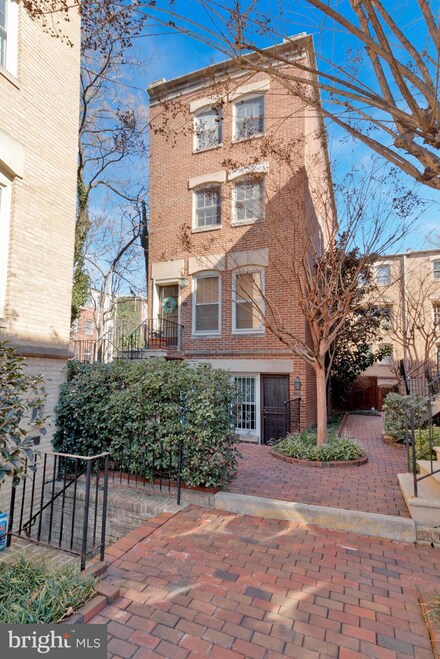 200 Justice Ct NE Unit 39, Washington, DC 20002