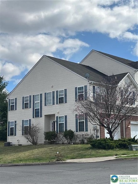 5232 Spring Ridge Dr E, MacUngie, PA 18062