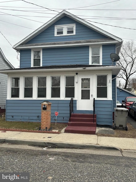 28 E Adams St, Paulsboro, NJ 08066